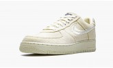 NIKE
AIR FORCE 1 LOW
Stussy - Fossil