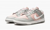NIKE
WMNS DUNK LOW
Soft Grey / Pink