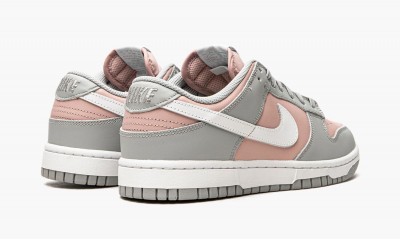 NIKE
WMNS DUNK LOW
Soft Grey / Pink