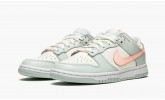NIKE
DUNK LOW WMNS
Barely Green