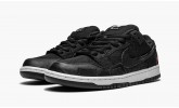 NIKE
SB DUNK LOW
Wasted Youth